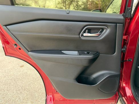 Used 2025 Nissan Rogue Platinum w/ Platinum Premium Package image 27