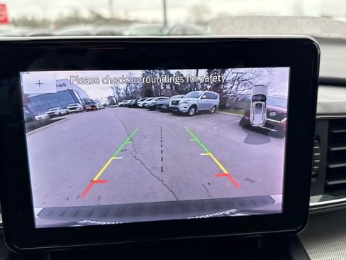 Used 2020 Ford Explorer XLT w/ Equipment Group 202A image 22