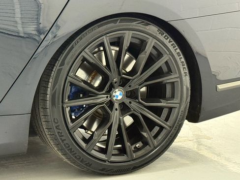 Used 2022 BMW 750i xDrive w/ Luxury Rear Seating Package image 47