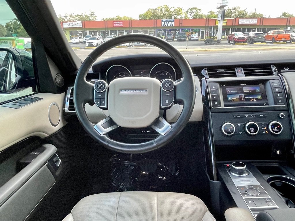 Used 2017 Land Rover Discovery SE AWD/4WD image 32