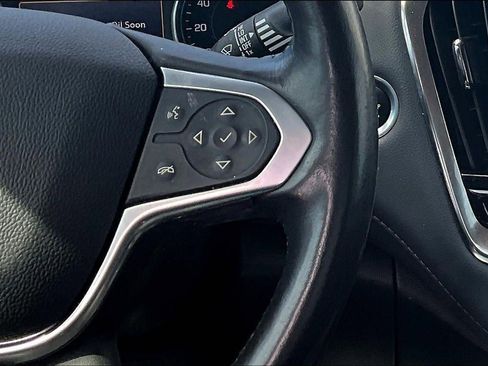 Used 2021 Chevrolet Traverse LT image 17