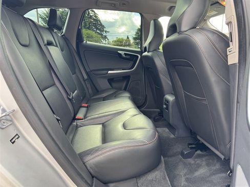 Used 2017 Volvo XC60 T6 Dynamic w/ Advanced Package AWD/4WD image 18