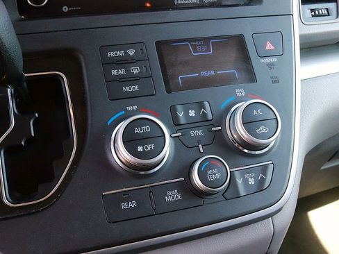 Used 2020 Toyota Sienna LE FWD image 22