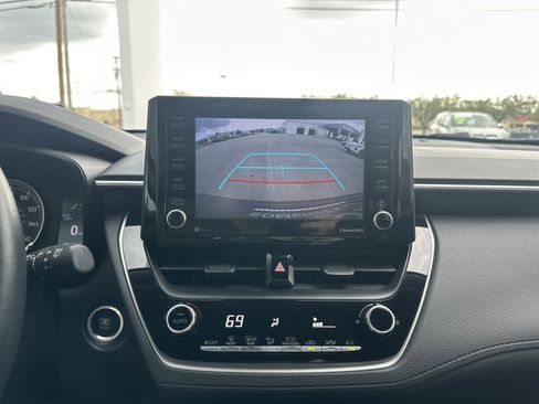 Certified 2022 Toyota Corolla Cross LE image 37