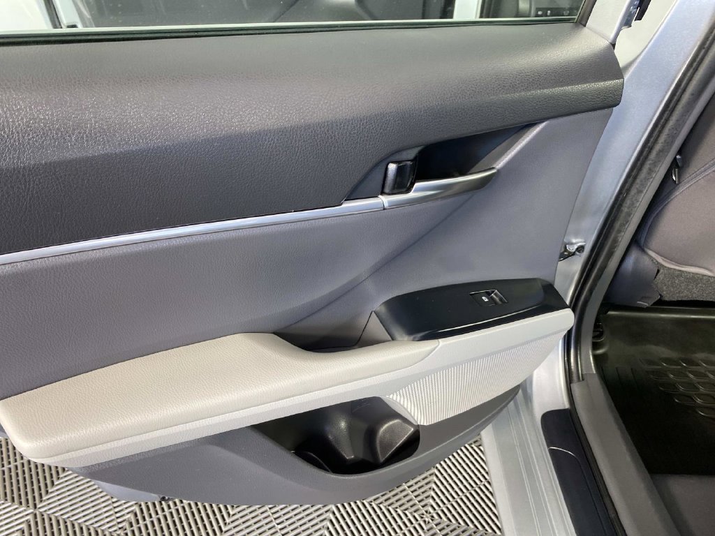 Used 2020 Toyota Camry LE w/ Sunroof Package FWD image 27