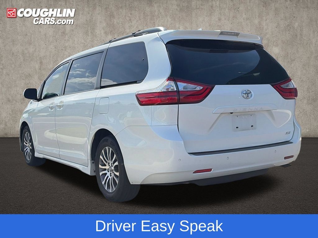 Used 2018 Toyota Sienna XLE Premium w/ Carpet Mat Package FWD image 6