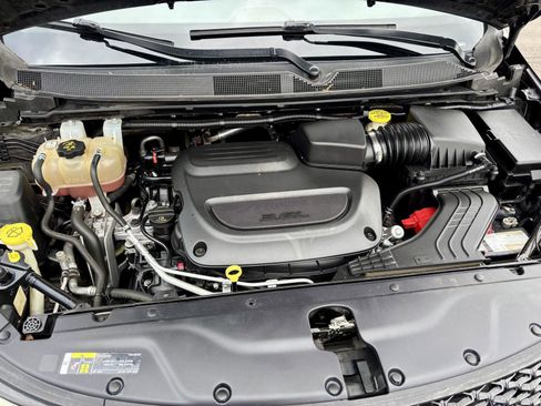 Used 2021 Chrysler Pacifica Touring-L FWD image 34