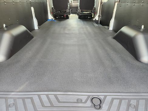New 2026 Ford Transit 250 148 Medium Roof w/ Load Area Protection Package RWD image 26