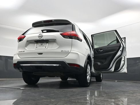 Used 2018 Nissan Rogue SV AWD/4WD image 38