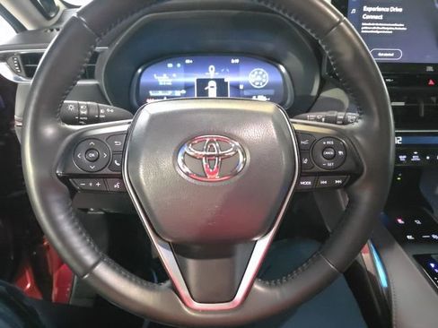 Used 2024 Toyota Venza Limited image 8