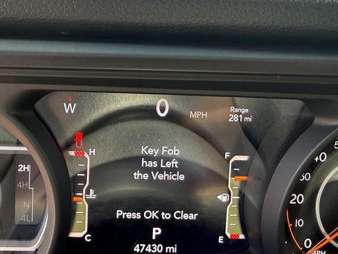 Used 2024 Jeep Gladiator Sport AWD/4WD image 16