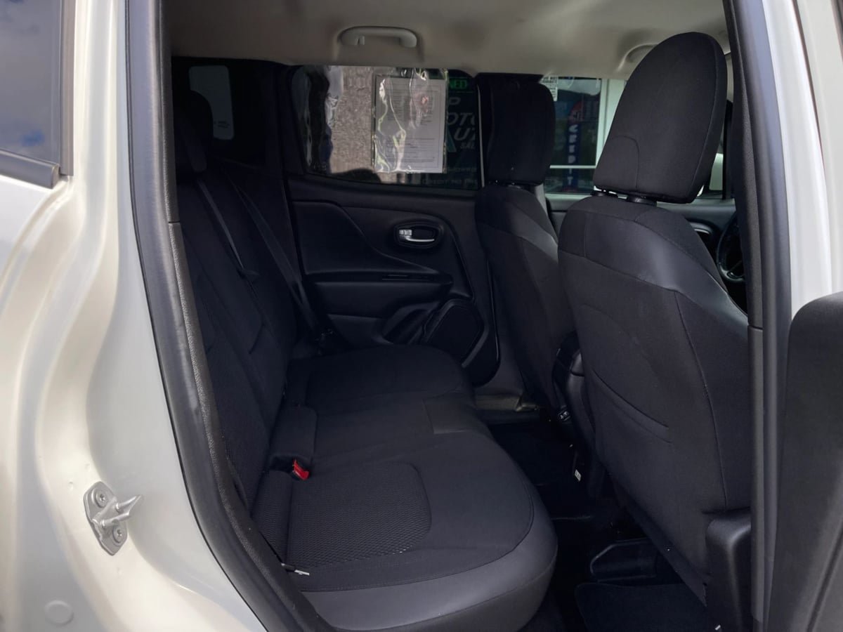 Used 2019 Jeep Renegade Altitude w/ Quick Order Package 2XM FWD image 23