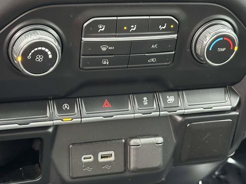 Used 2020 Chevrolet Silverado 1500 LT image 11