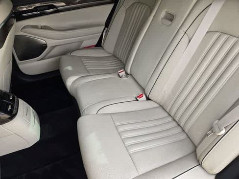 Used 2017 Genesis G90 3.3T Premium RWD image 13