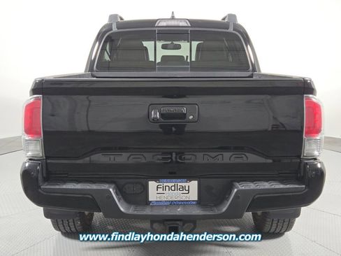 Used 2017 Toyota Tacoma Limited w/ Tow Package AWD/4WD image 5
