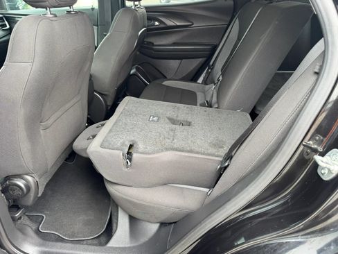 Used 2025 Chevrolet TrailBlazer LT w/ LT Cold Weather Package FWD image 33