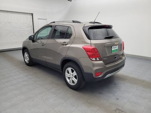 Used 2021 Chevrolet Trax LT w/ LT Convenience Package image 5