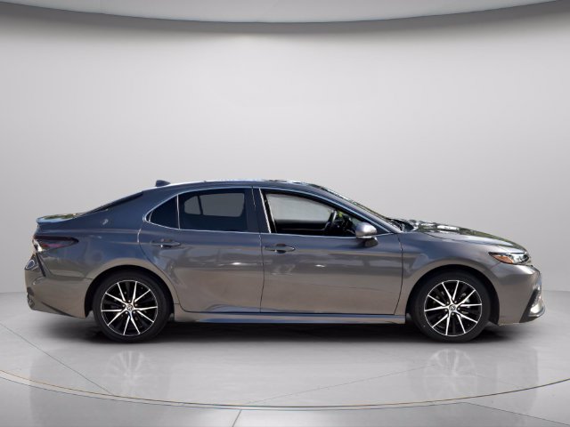 Used 2024 Toyota Camry SE w/ Convenience Package FWD image 3