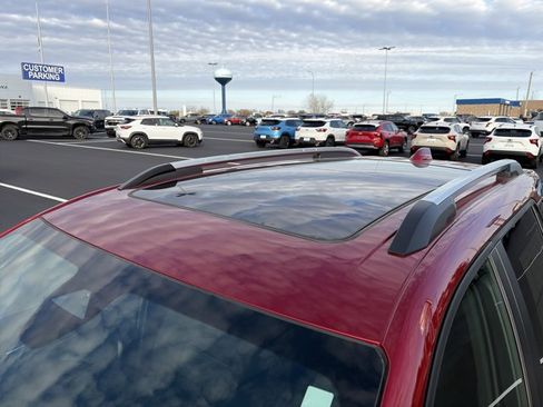 Used 2025 Chevrolet Equinox LT image 10