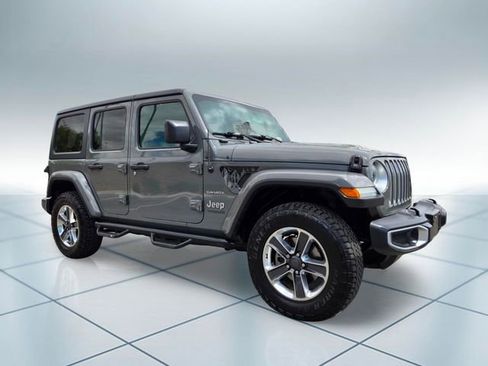 Used 2018 Jeep Wrangler Unlimited Sahara AWD/4WD image 3