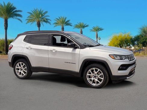 Used 2025 Jeep Compass Limited AWD/4WD image 7