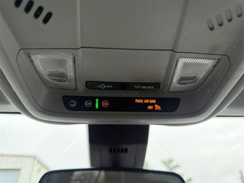 Used 2020 Chevrolet Equinox LS image 23