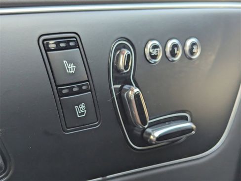 Used 2017 Kia K900 Luxury image 18