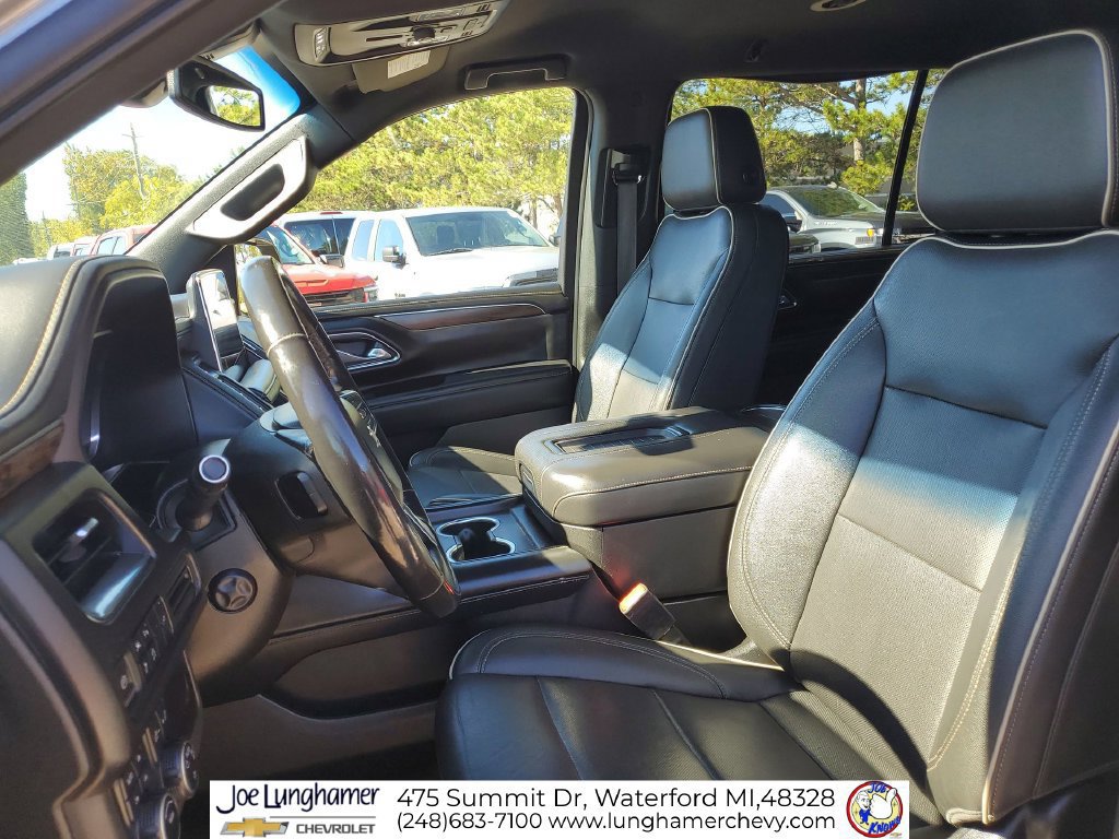 Used 2022 Chevrolet Suburban Premier AWD/4WD image 19