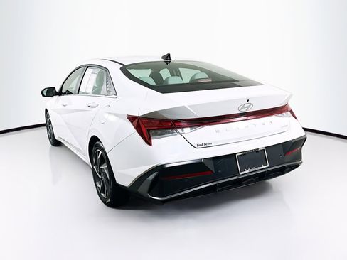 Certified 2024 Hyundai Elantra Limited image 5