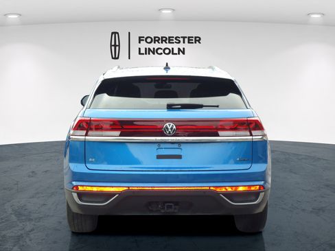 Used 2024 Volkswagen Atlas Cross Sport SE w/ Panoramic Sunroof Package AWD/4WD image 4