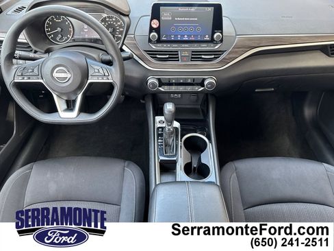 Used 2024 Nissan Altima 2.5 SV image 14