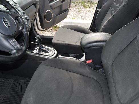 Used 2013 Kia Soul + FWD image 22