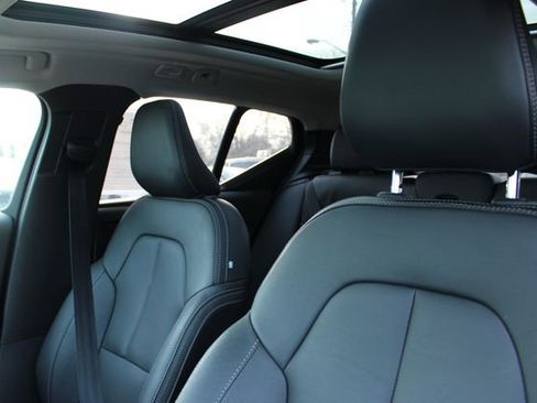 Used 2025 Volvo XC40 B5 Core image 15