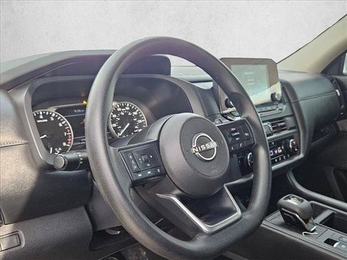 Used 2024 Nissan Pathfinder S FWD image 7
