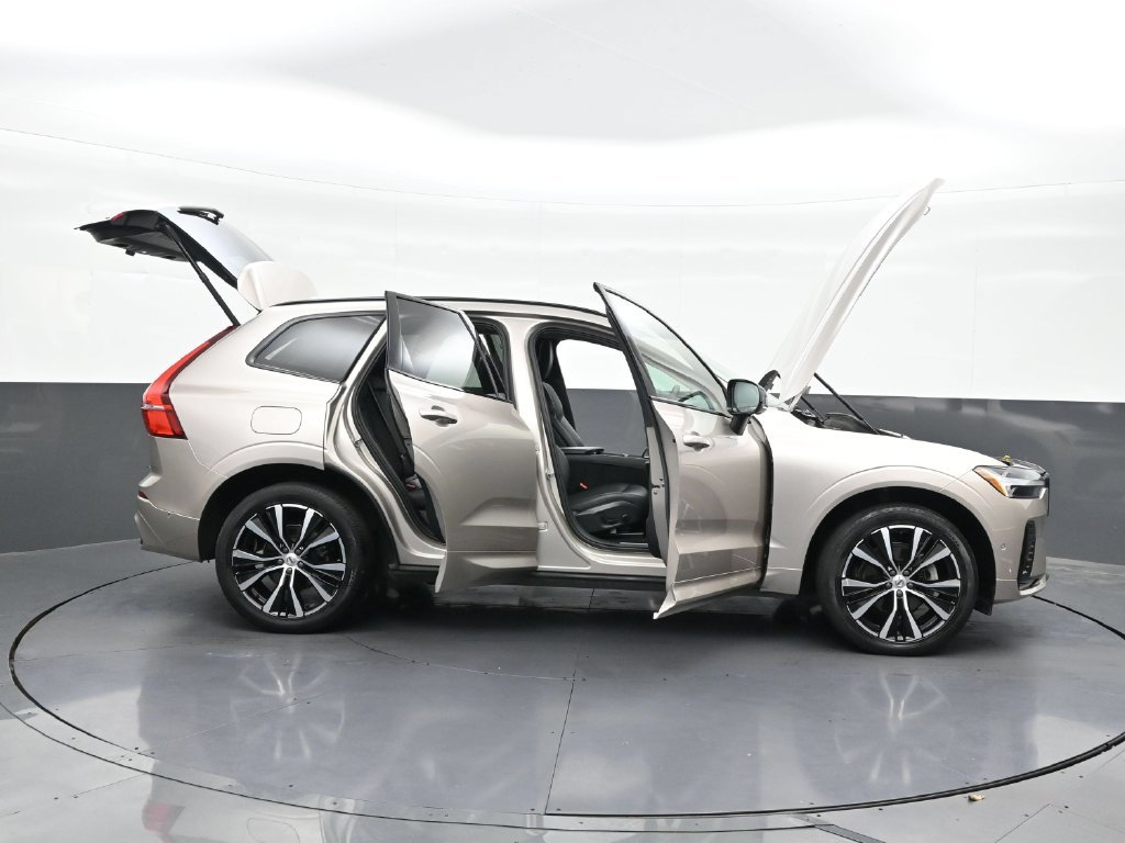 Certified 2024 Volvo XC60 B5 Plus AWD/4WD image 38