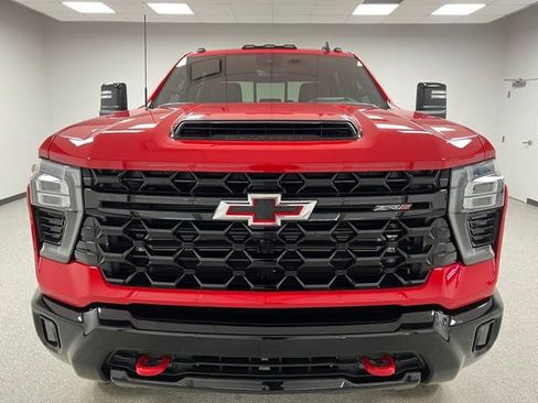 Used 2024 Chevrolet Silverado 2500 ZR2 w/ Technology Package AWD/4WD image 3