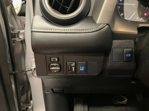 Used 2017 Toyota RAV4 XLE image 28