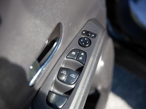 Used 2024 Nissan Kicks SV image 18