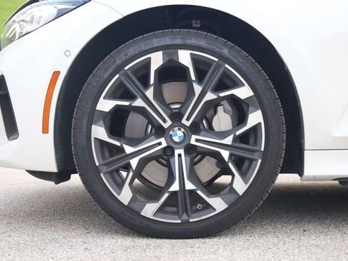 Used 2025 BMW 330i xDrive Sedan w/ Premium Package AWD/4WD image 8