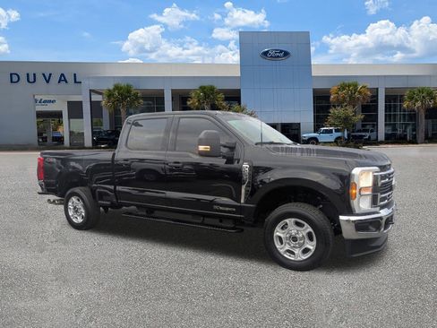 Used 2025 Ford F250 XLT image 2