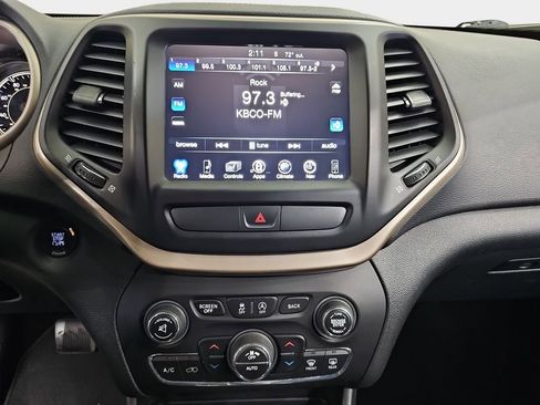 Used 2016 Jeep Cherokee Limited image 22