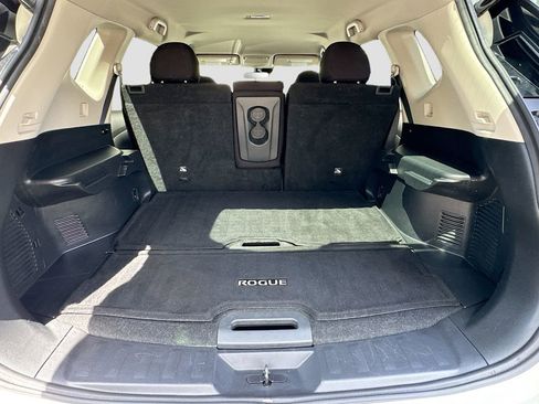 Used 2019 Nissan Rogue SV w/ Premium Package FWD image 20