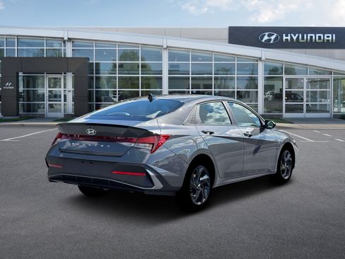 New 2026 Hyundai Elantra SEL Sport FWD image 7
