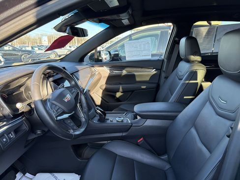 Certified 2022 Cadillac XT5 Premium Luxury FWD image 10