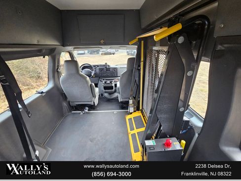 Used 2014 Ford E-250 and Econoline 250 w/ Power Group image 13