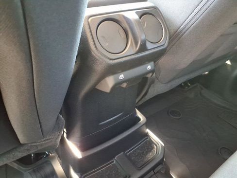 Used 2023 Jeep Wrangler Unlimited AWD/4WD image 16