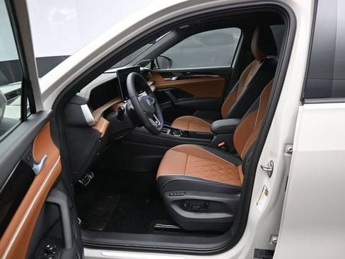 New 2026 Volkswagen Tiguan SEL R-Line AWD/4WD image 9