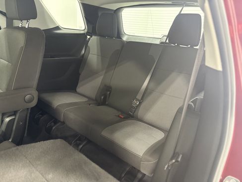 Used 2020 Chevrolet Traverse LT image 25
