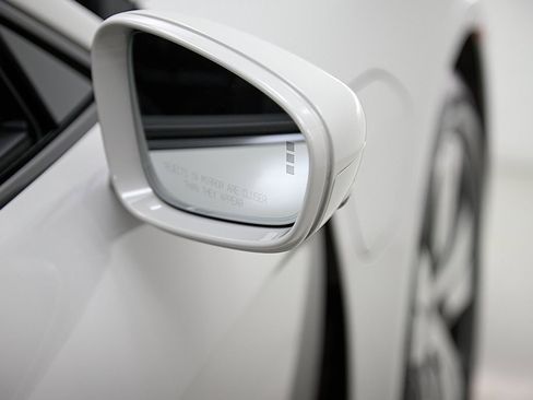 Used 2022 Porsche Taycan image 16