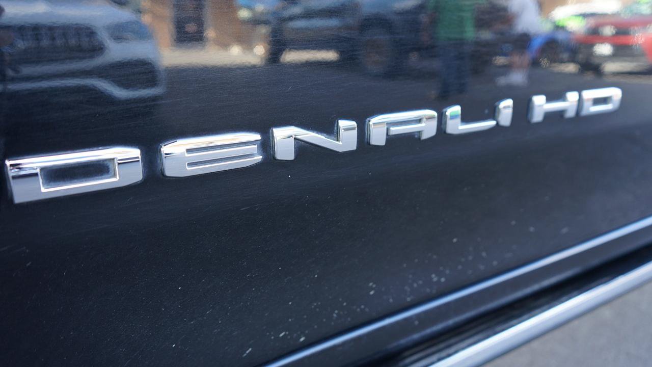 Used 2023 GMC Sierra 2500 Denali w/ Denali Black Diamond Edition AWD/4WD image 33